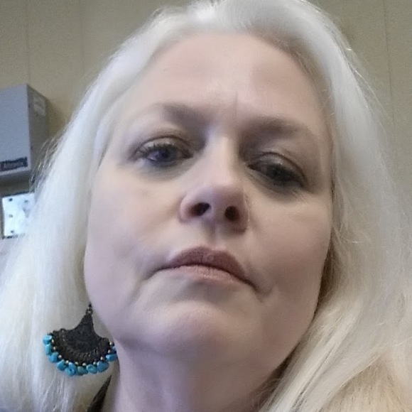 Meet your Posher, Leah - Picture 1 of 1